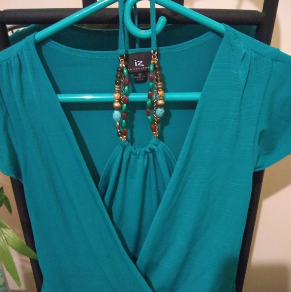 "iZ Byer California" Tops - Bundle 2 for $25 "iZ Byer California!